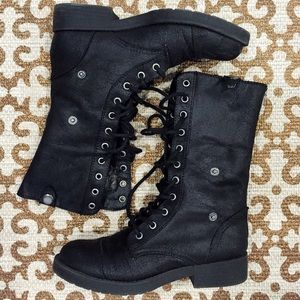 ✨SALE✨ Forever 21 Fur Lined Combat Boots💥