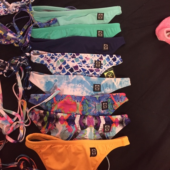 JOLYN: read - Picture 2 of 3