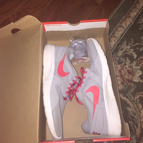 Grey Nike Kaishi