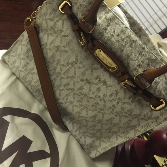 Michael Kors Handbag - Picture 2 of 4