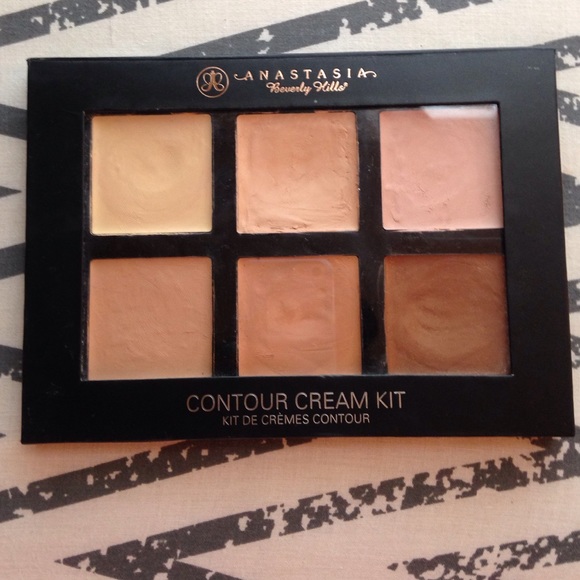 Anastasia Beverly Hills Cream Contour Kit.