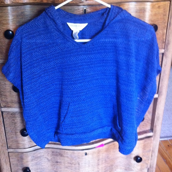 blue crop top