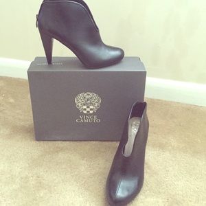 Vince Camuto bootie size 8.5