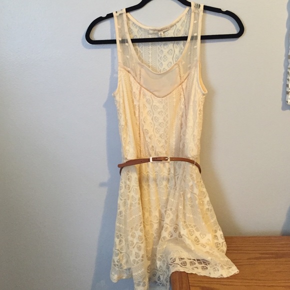 Lace dress with belt