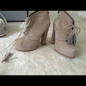 Size 6 Steve Madden heeled booties