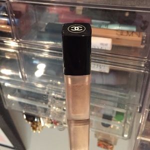 Chanel Liquid To Powder Shadow in 60