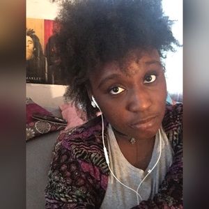 Meet your Posher, Makayla