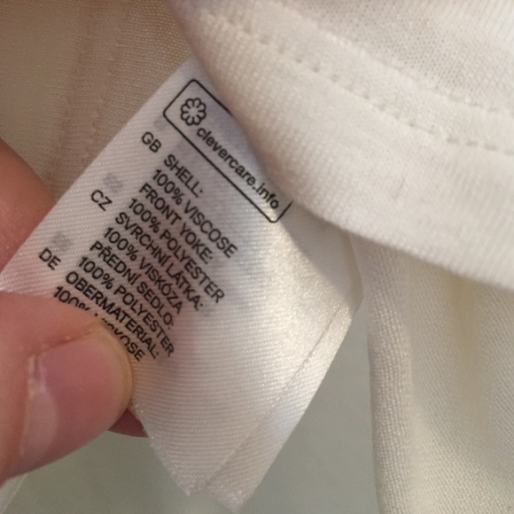 🎉HP!🎉 H&M Eyelet Top NWT - Picture 4 of 4