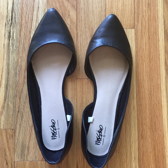 Black pointy toe flats