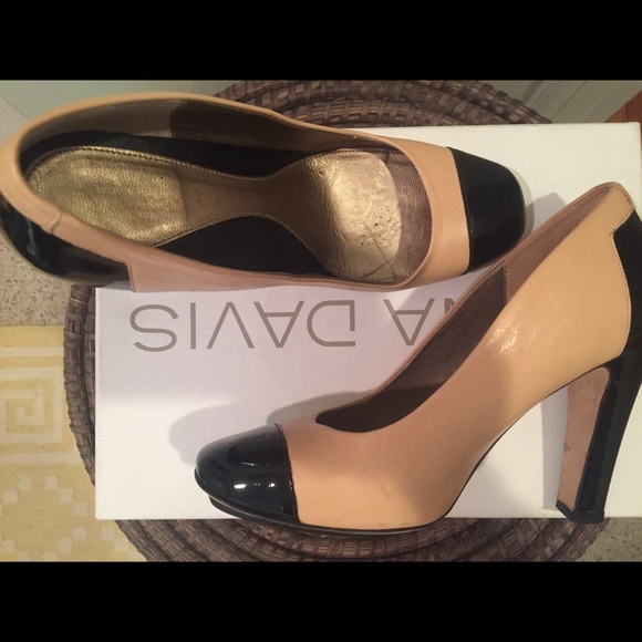 Dana Davis Leather Pumps - Picture 1 of 4