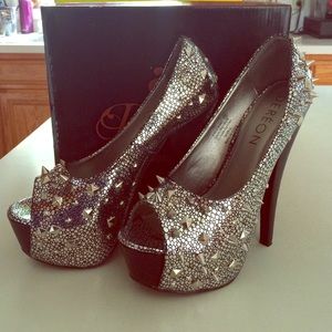 Deréon heels