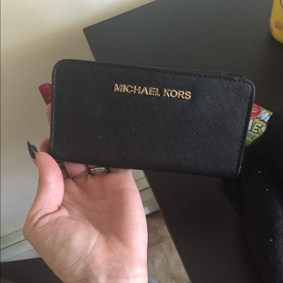 Michael kors iPhone 6 holder and cards  wristlet