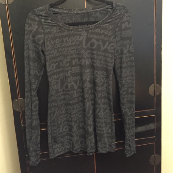 Lululemon fitted long sleeve workout top