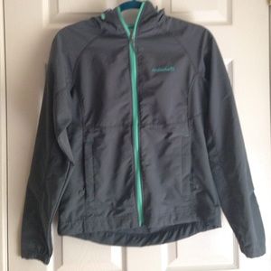 Avalanche wind breaker