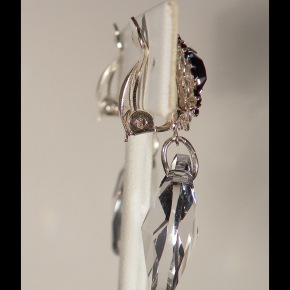 Clip-on earrings - Picture 2 of 3