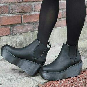 DOC MARTEN - AERIAL: SIZE 6