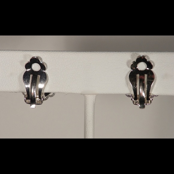Clip-on Earrings. Last one - Picture 8 of 9