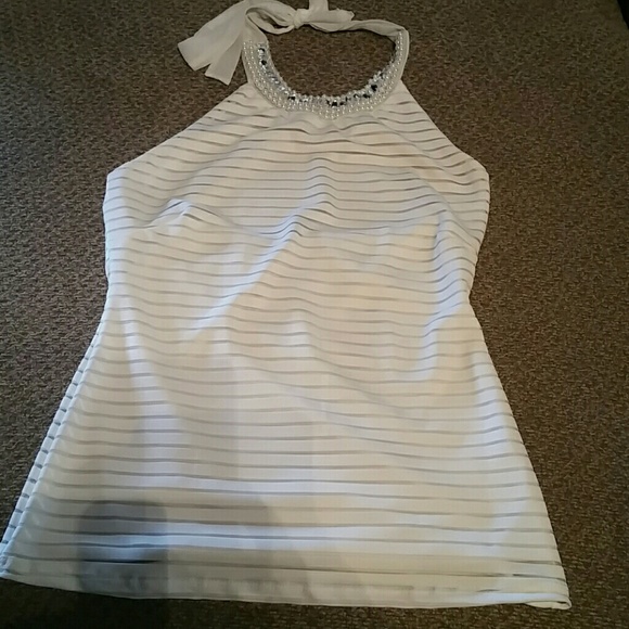 BEAUTIFUL TOP WITH STUNNING DETAIL