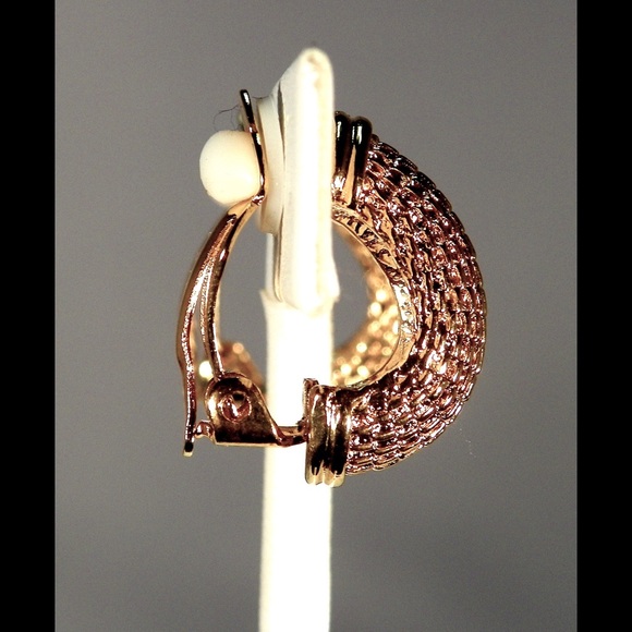 Clip-on Earrings - Picture 2 of 3