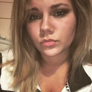 Meet your Posher, Caitlin