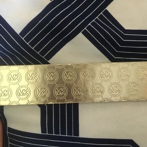 Hold Michael Kors belt