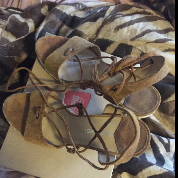 Nine West Brown Suede Strappy Sandals Stacked Heel - Picture 2 of 4