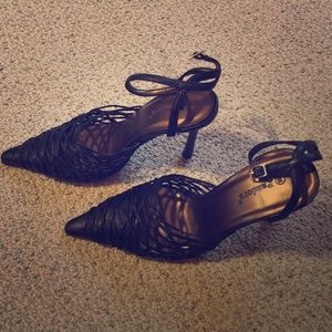 Stunning black heels ✨