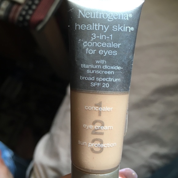 Neutrogena concealer in medium