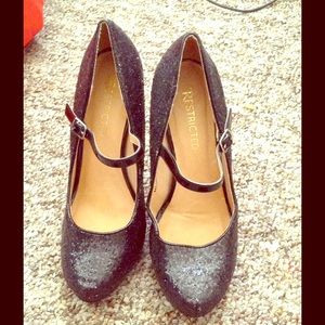 24 HR SALE!! Restricted Black Sparkly Stilettos