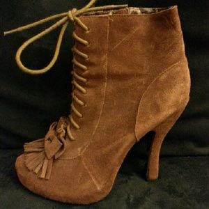 Brown suede Betsey Johnson booties
