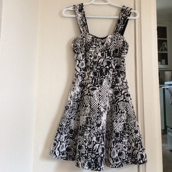 Snake skin dress - Picture 1 of 3