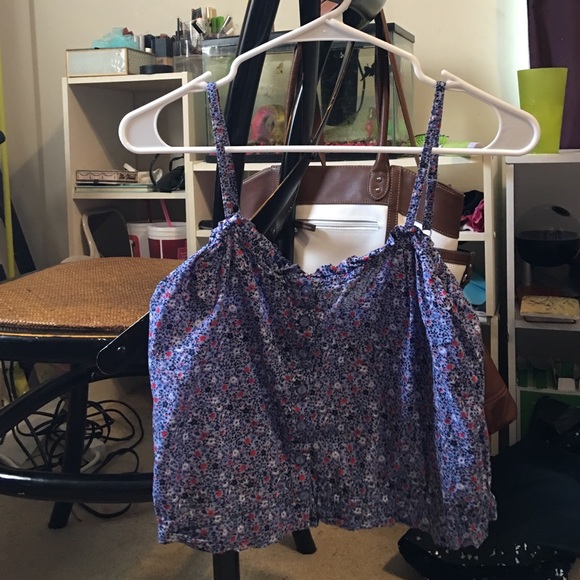 Small crop top!!!! Gently worn (about 4 times)