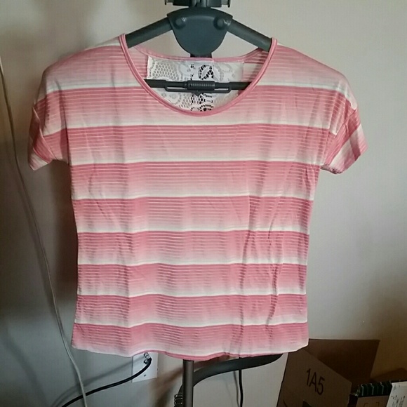 Short sleeve fitted shirt