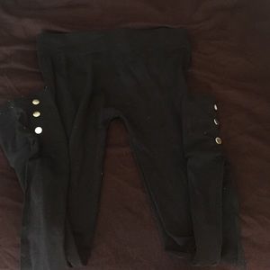 Leggings with silver buttons