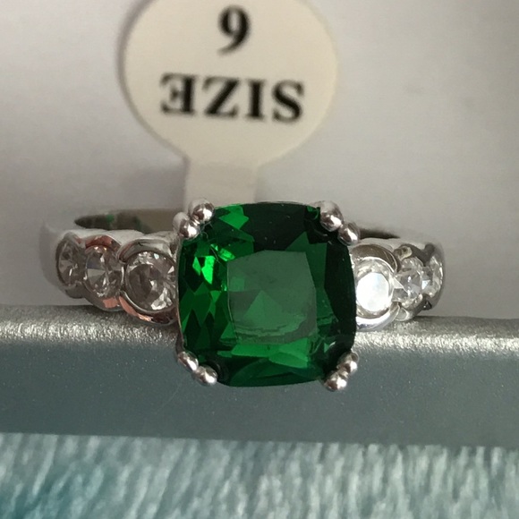SOLD!! NWT Emerald & topaz sterling silver ring