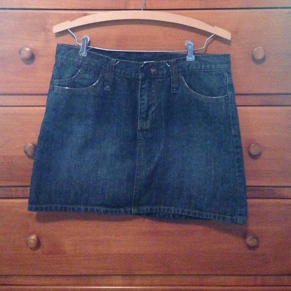 GAP sz 8 blue jean mini skirt.