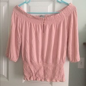 🌸Guess🌸 off the shoulder crop top