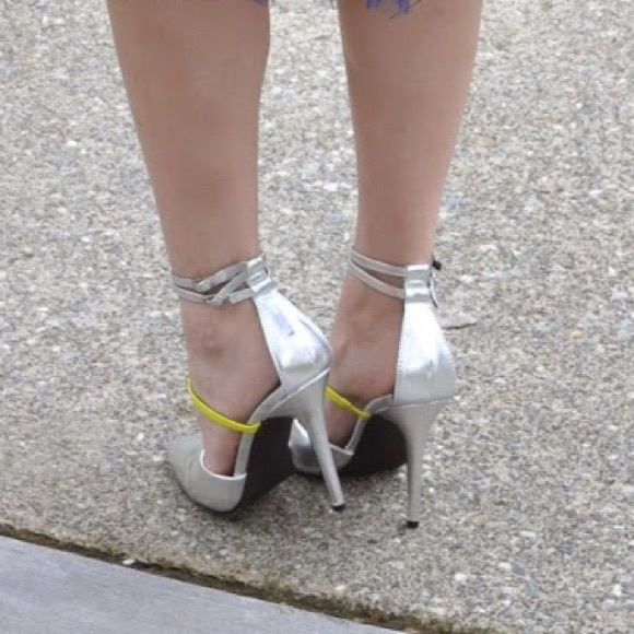 Shoe Dazzle Shoes - Silver heels Shoe Dazzle Shoes - Silver heels