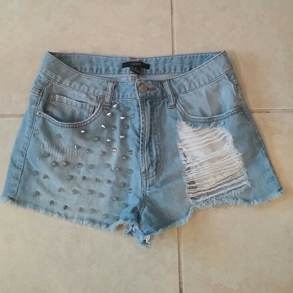 High waisted jean shorts with studs and shredding - Picture 1 of 4