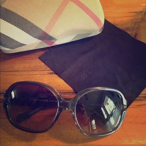 Burberry sunnies
