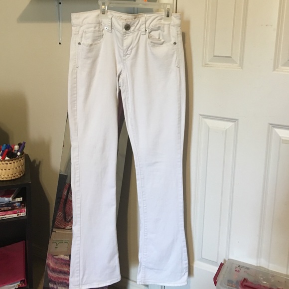American eagle white boot cut jeans!! Size 4