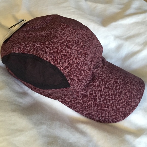 ❌❌❌SOLD❌❌❌Lululemon surge run hat NWT - Picture 1 of 4