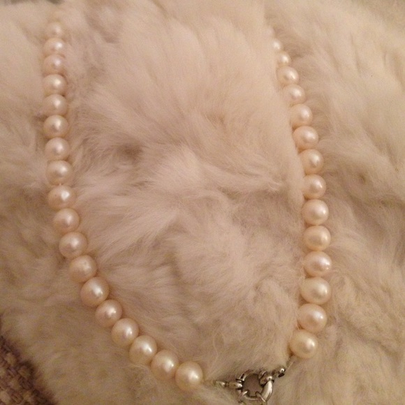 Authentic Short Strand of Pearls - Picture 2 of 4