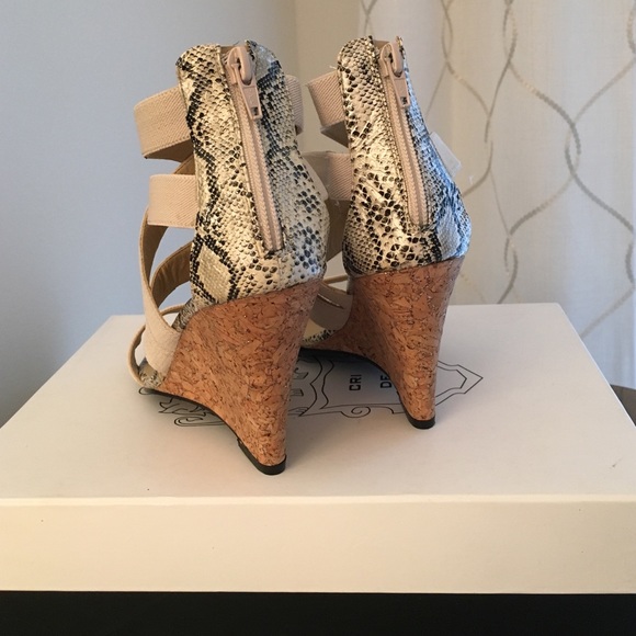 NWOT Elegant Thin Nude Wedges - Picture 4 of 4