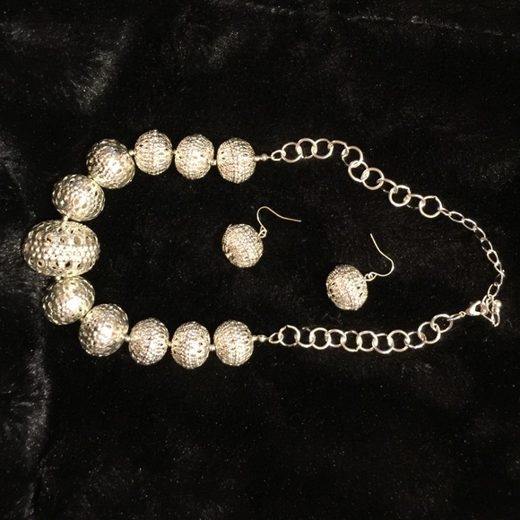 Silver filigree necklace w/earrings. - Picture 2 of 2