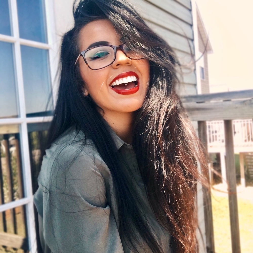 Meet your Posher, Camila