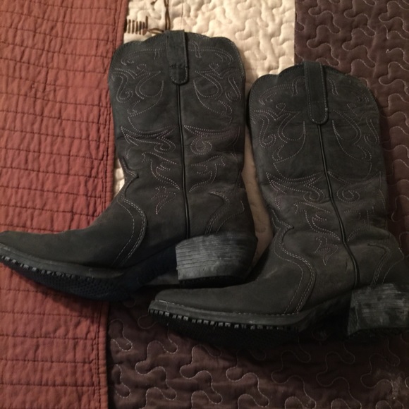 Black cowgirl boots with purple design