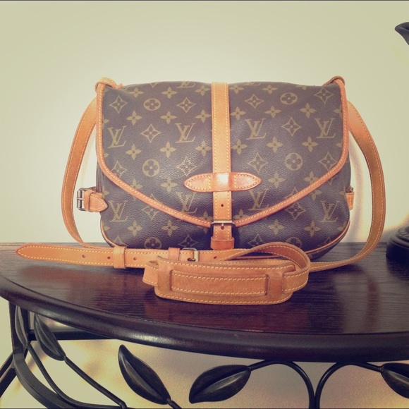 LV SAUMUR 30 Crossbody Bag