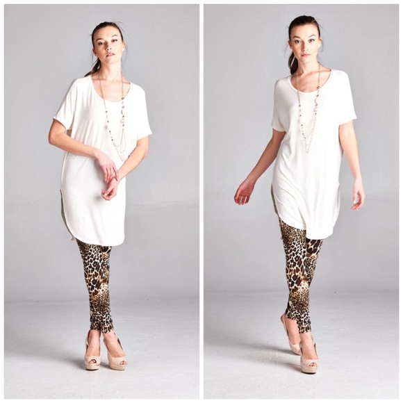 ❗️CLEARANCE ❗️Ivory Round Hem Tunic Top - Picture 2 of 3
