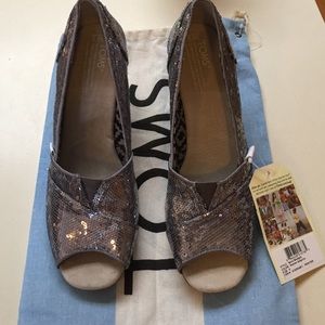 Tom's 9 silver sequin wedges Brand new.